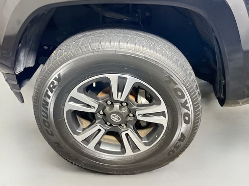 Used 2019 Toyota Tacoma TRD Sport image 13