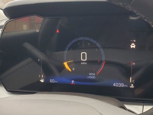 Used 2025 Chevrolet Trax LT w/ Driver Confidence Package image 17