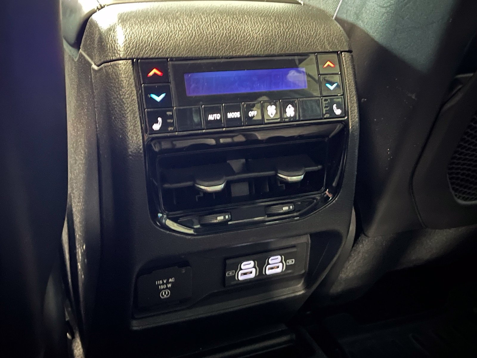 Used 2021 Jeep Grand Cherokee L Overland w/ Luxury Tech Group IV AWD/4WD image 37
