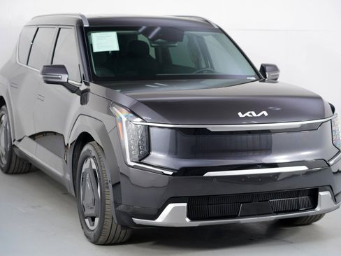 Used 2024 Kia EV9 Land image 58