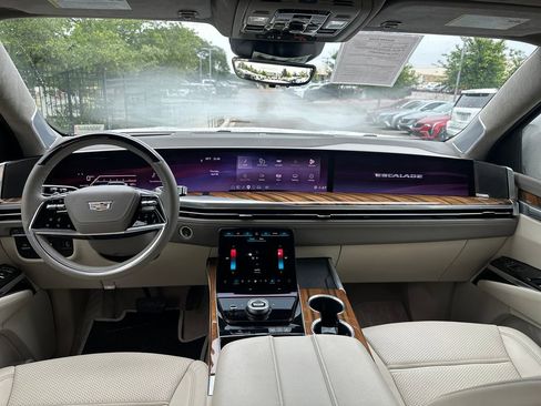Used 2025 Cadillac Escalade Sport Platinum w/ LPO, ONYX Package AWD/4WD image 26