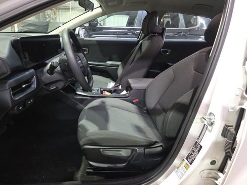 Used 2025 Kia K4 LXS image 4