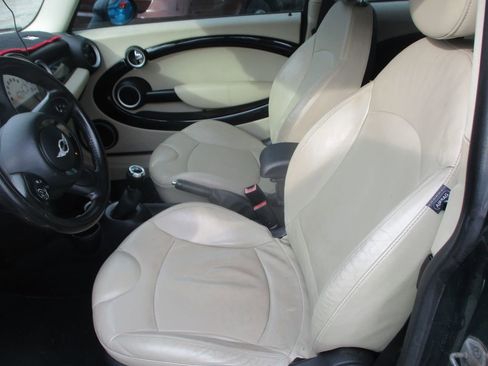 Used 2011 MINI Cooper Hardtop image 10