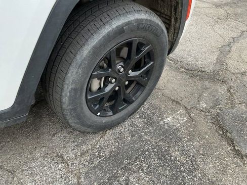 Used 2024 Jeep Grand Cherokee Altitude image 15