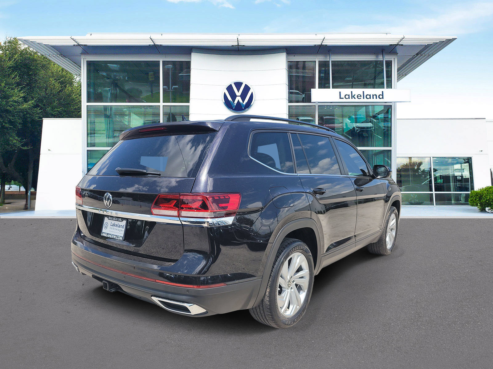 Used 2021 Volkswagen Atlas SE w/ Towing Package FWD image 3