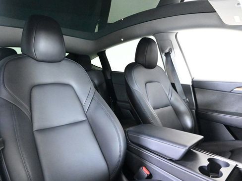 Used 2022 Tesla Model Y Performance image 15