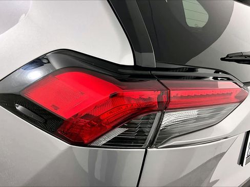 Used 2021 Toyota RAV4 XLE image 27