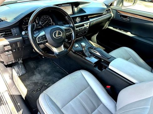 Used 2016 Lexus ES 350 w/ Luxury Package w/Wood Trim image 13