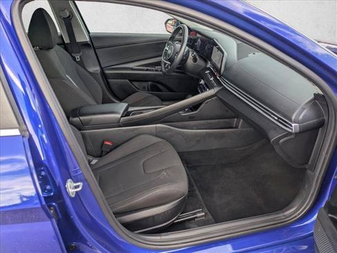 Used 2025 Hyundai Elantra SEL FWD image 19