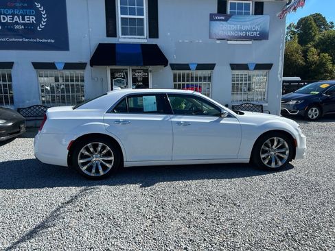 Used 2019 Chrysler 300 Limited RWD image 25
