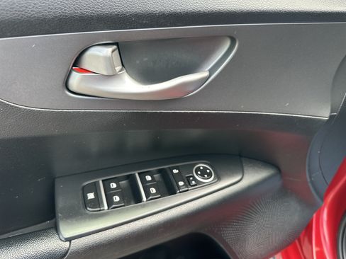 Used 2019 Kia Forte LXS FWD image 9
