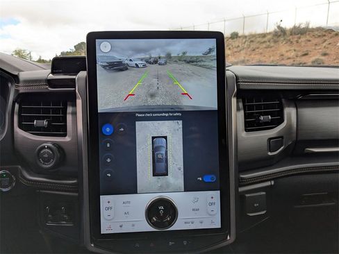 Used 2024 Ford Expedition Platinum image 14