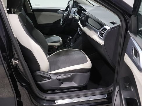 Used 2025 Volkswagen Taos SE AWD/4WD image 22