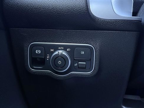 Used 2022 Mercedes-Benz EQB 300 4MATIC image 31