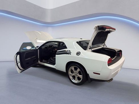 Used 2010 Dodge Challenger R/T RWD image 11