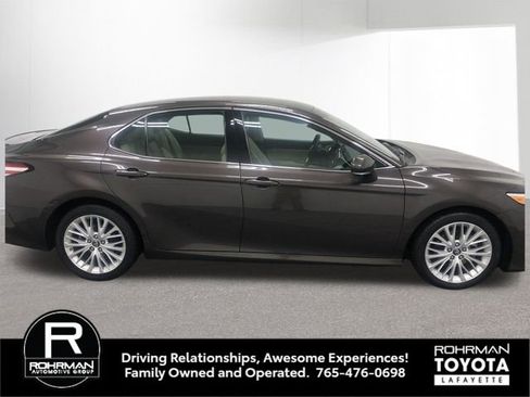 Used 2018 Toyota Camry XLE image 9