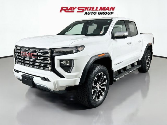 Used 2025 GMC Canyon Denali AWD/4WD image 3
