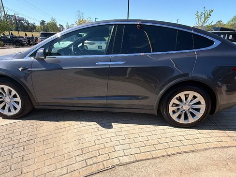 Used 2019 Tesla Model X Long Range image 11