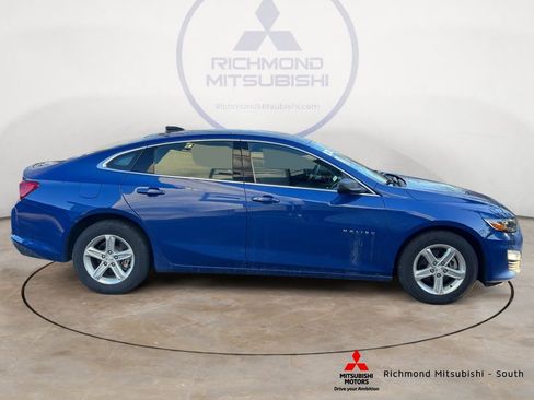 Used 2023 Chevrolet Malibu LS image 2