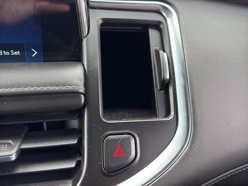 Used 2022 Chevrolet Suburban Z71 w/ Z71 Off-Road Package image 32