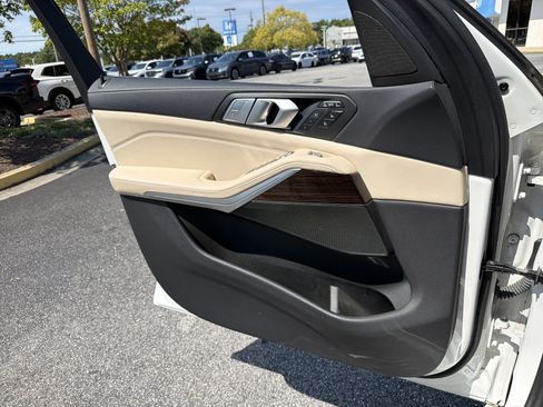 Used 2021 BMW X7 xDrive40i w/ Luxury Seating Package AWD/4WD image 14