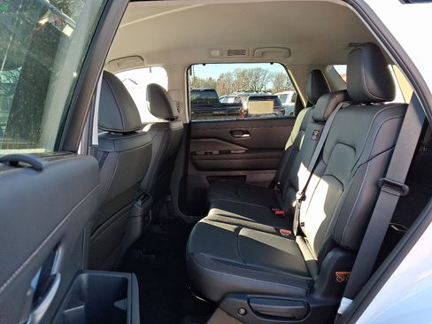 New 2025 Nissan Pathfinder SL w/ Lighting Package (N92) image 6