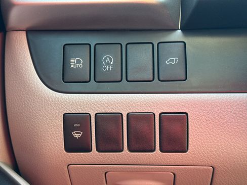 Used 2018 Toyota Highlander XLE image 28