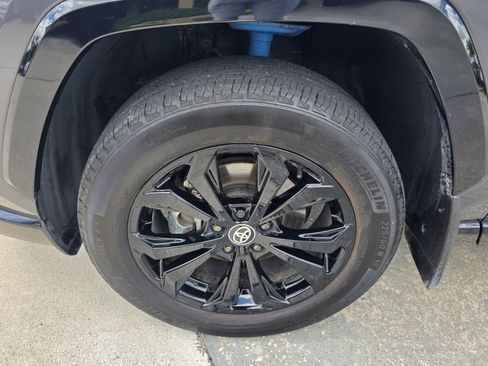 Used 2024 Toyota RAV4 XSE AWD/4WD image 9