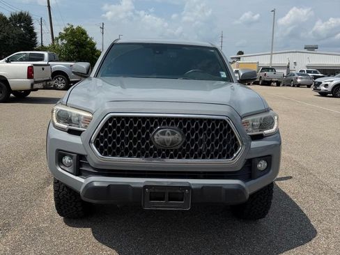 Used 2018 Toyota Tacoma TRD Off-Road AWD/4WD image 2