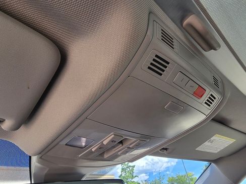 Used 2025 Volkswagen Jetta SE w/ Sunroof Package FWD image 25