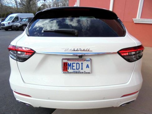 Used 2021 Maserati Levante AWD/4WD image 7
