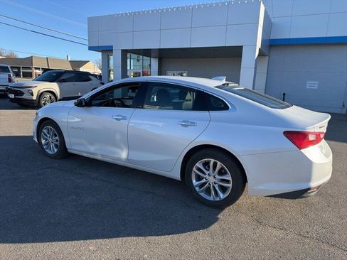 Used 2018 Chevrolet Malibu LT image 16