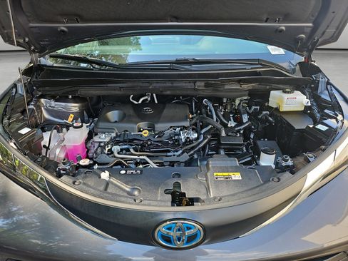 Used 2025 Toyota Sienna XLE FWD image 38