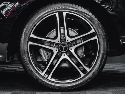 Used 2018 Mercedes-Benz GLE 43 AMG 4MATIC w/ Premium 2 Package image 16
