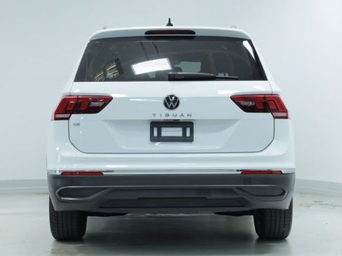Used 2024 Volkswagen Tiguan SE image 7