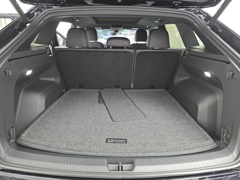 New 2026 Volkswagen Atlas Cross Sport SE FWD image 12