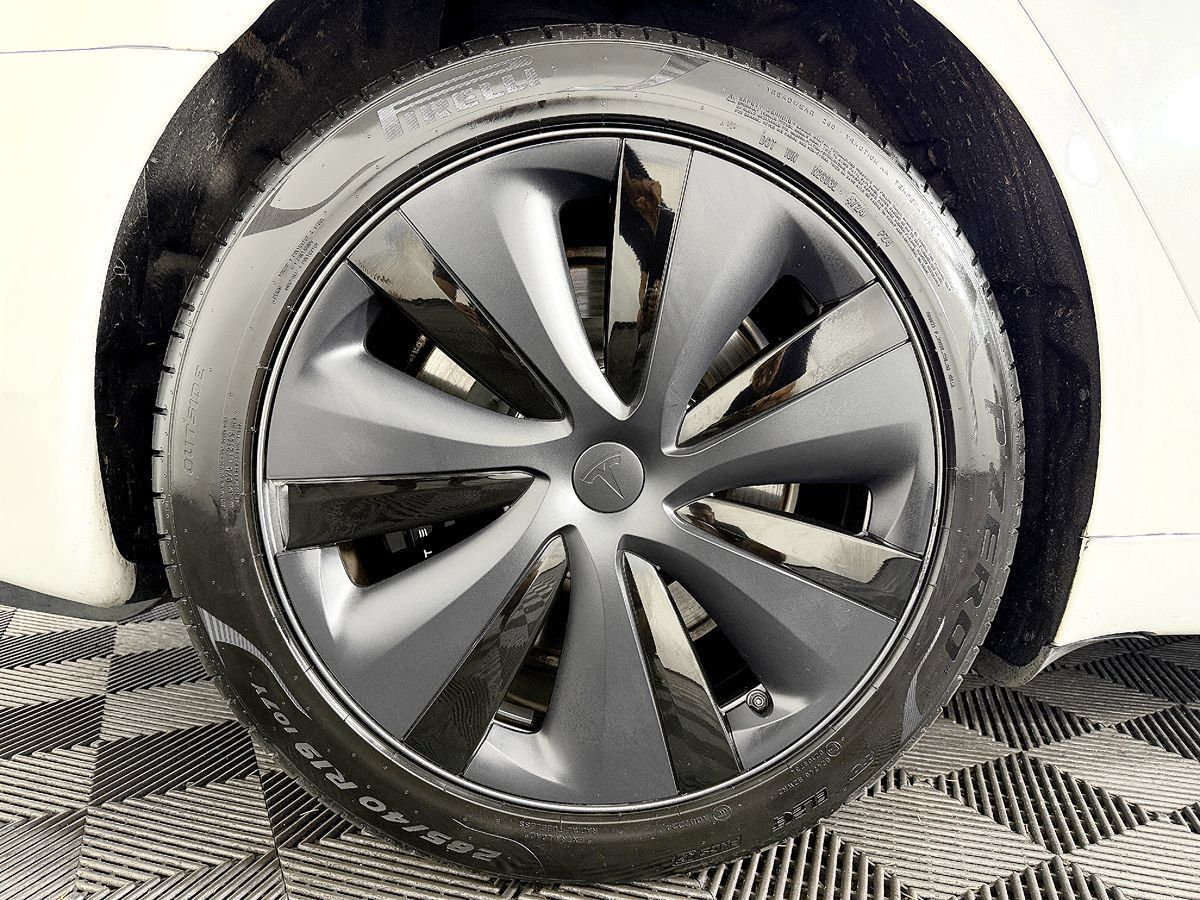 Used 2022 Tesla Model S AWD/4WD image 26
