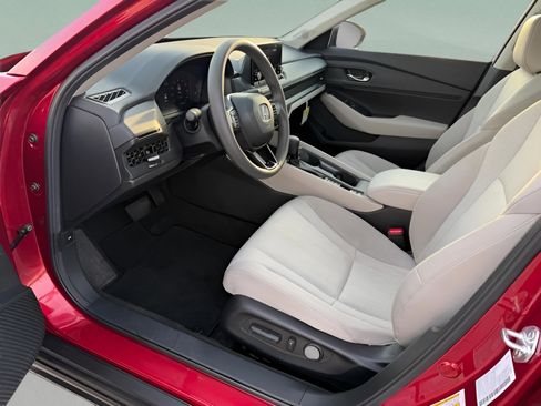 Used 2025 Honda Accord SE image 9