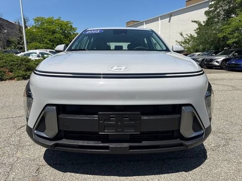 Used 2025 Hyundai Kona SE AWD/4WD image 2
