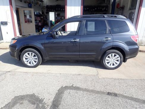 Used 2013 Subaru Forester 2.5X Premium w/ Popular Pkg 3 image 18