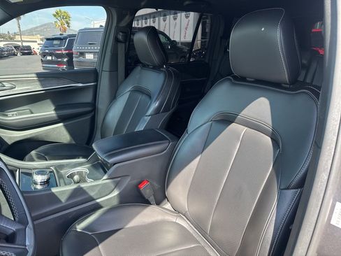 Certified 2024 Jeep Grand Cherokee Limited w/ Luxury Tech Group II image 16