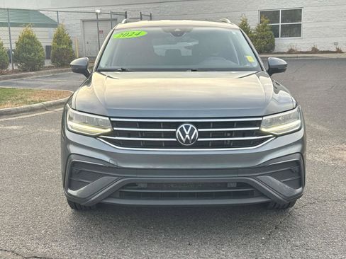 Used 2024 Volkswagen Tiguan SE image 2
