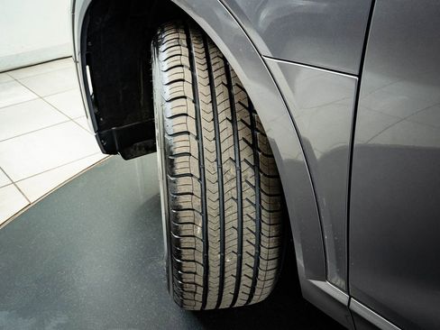 Used 2021 Audi e-tron Premium Plus w/ Premium Plus Package image 41