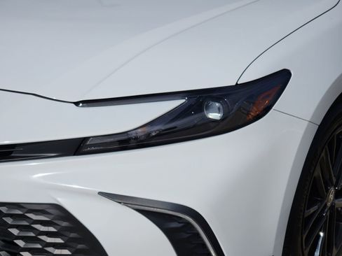 Used 2025 Toyota Camry SE w/ Convenience Package image 11