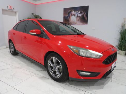 Used 2017 Ford Focus SE image 1