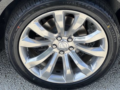 Used 2018 Chrysler 300 Limited image 8