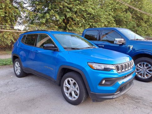 Used 2024 Jeep Compass Latitude AWD/4WD image 1