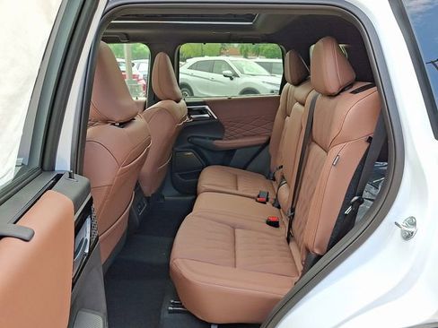 New 2025 Mitsubishi Outlander SEL image 7
