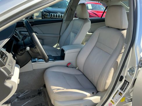 Used 2012 Toyota Camry XLE w/ Leather Pkg FWD image 18