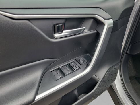 Used 2024 Toyota RAV4 XLE FWD image 17